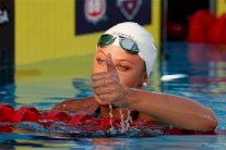 بيكر تحطم الرقم القياسي لسباق الـ 100 م ظهرا في بطولة الولايات المتحدة