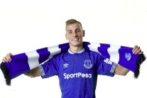 الفرنسي لوكا دينيي متحمس لاستعادة بريقه بعد انتقاله لإيفرتون