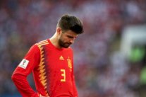 المدافع الإسباني بيكيه يعتزل اللعب دوليا