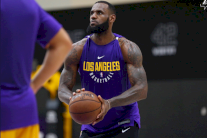 جيمس يعود إلى كليفلاند في 21 نوفمبر