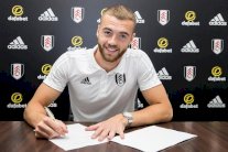 أرسنال يعير المدافع تشامبرز إلى فولهام