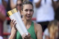 هاليب تبتعد في صدارة تصنيف المحترفات