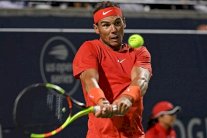 نادال يلاقي تسيتسيباس في نهائي دورة تورونتو