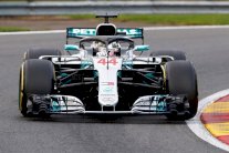 هاميلتون ينتزع صدارة الانطلاق تحت أمطار بلجيكا