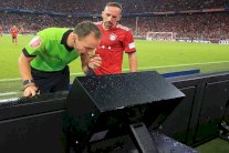تقنية الفيديو تعود لإثارة الجدل منذ المرحلة الأولى للدوري الألماني
