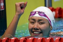 السباحة الصينية ليو شانغ تحطم الرقم العالمي لسباق 50م ظهرا