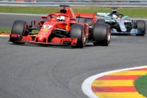 مطاردة فيتل لهاميلتون تنتقل الى أرض فيراري