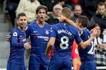 تشلسي وواتفورد يلحقان بليفربول المتصدر بفوز ثالث لكل منهما