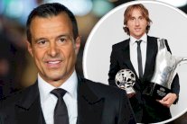 وكيل أعمال رونالدو يسخر من اختيار مودريتش كأفضل لاعب في أوروبا