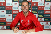 القائد هندرسون يوقع عقدا جديدا مع ليفربول