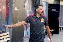 إنريكي يحمل طباعه الحادة إلى المنتخب الإسباني