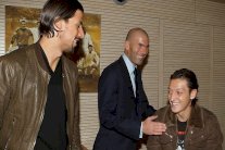 أوزيل يكشف عن شعوره في أول لقاء مع مثله الأعلى زيدان