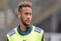 نيمار يغيب عن مباراة باريس سان جرمان ضد سانت اتيان