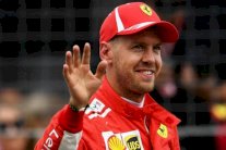 فيتل لتلافي خطأ يزيد تخلفه عن هاميلتون في جائزة سنغافورة الكبرى