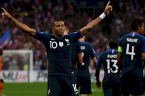 فرنسا تحتفل مع جمهورها بالتتويج العالمي بفوز على هولندا