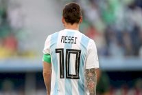 الأرجنتين تحجب قميص ميسي .. والقرار يثير غضب روميرو