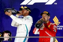 هاميلتون يعزز قبضته على الصدارة بفوز سابع