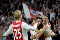 أياكس يكرم وفادة أيك أثينا بثلاثية في دوري أبطال أوروبا