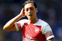 أوزيل يمتنع عن لقاء لوف وبيرهوف في لندن