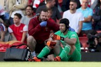 الإصابة تبعد حارس أرسنال تشيك حتى ثلاثة أسابيع