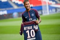 نيمار ينعش سوق انتقالات اللاعبين بين البرازيل وفرنسا