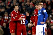 فان دييك يضع ليفربول في الدور الرابع وفوز متأخر لمانشستر يونايتد