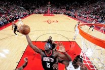 هيوستن روكتس ينهي 2017 بفوز وإصابة هاردن