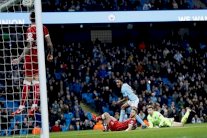 طول مدافع بريستول سيتي يحرم ستيرلينغ من هدف محقق