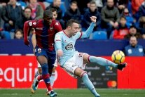 المهاجم الدولي الاسباني اسباس متهم بالعنصرية