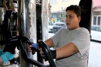 ناد تركى يمنح طفلاً سورياً عضوية دائمة بسبب هذه الصورة