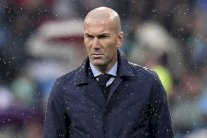نجوم ريال مدريد يطلبون من زيدان تدعيم الفريق بمهاجم جديد