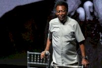 بيليه يلغي حضور حفل في لندن لتكريمه ولم يدخل إلى المستشفى