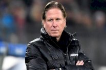 هامبورغ يقيل مدربه ماركوس غيسدول