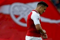 أوين ينصح سانشيز: خد العبرة من محمد صلاح