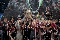 الوحدة يحرز الكأس السوبر الإماراتية للمرة الثانية