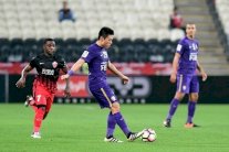 شباب الأهلي يوقف سلسلة انتصارات العين في الدوري الإماراتي