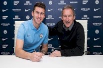 رسميا.. مانشستر سيتي يعلن انتقال المدافع الفرنسي لابورت