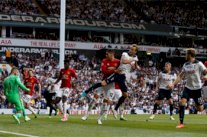 يونايتد في رحلة محفوفة بالمخاطر إلى 