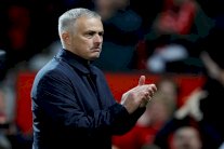 مورينيو يكشف نيله دعم الإدارة ويرد على تحية الجماهير