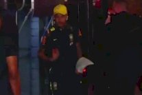 ارتباك نيمار بعد فقدانه حقيبته لدى وصول بعثة البرازيل إلى السعودية !