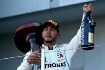 هاميلتون يأمل في حسم لقب بطولة العالم بعد أسبوعين