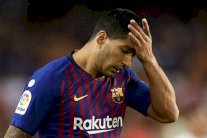 سواريز سيبقى في برشلونة خلال الاستراحة الدولية لعلاج آلام الركبة