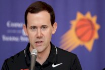 فينيكس صنز يقيل مديره العام قبل انطلاق الموسم