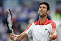 ديوكوفيتش يكتسح زفيريف ويبلغ نهائي دورة شنغهاي