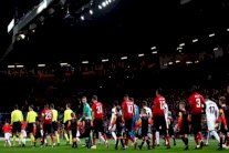 تغريم مانشستر يونايتد وتحذير مدربه لتأخر انطلاق مباراته مع فالنسيا