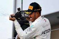 جائزة الولايات المتحدة: هاميلتون للحسم ومعادلة رقم فانجيو