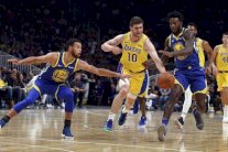 غولدن ستايت مرشح للانضمام إلى ليكرز وبولز وإحراز الثلاثية