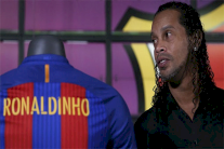 برشلونة ينتقد رونالدينيو ويرد على هجوم مارادونا على ميسي