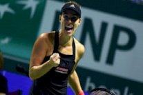 كيربر تضع أوساكا على حافة الاقصاء في بطولة الماسترز