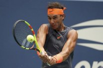 نادال المصاب يحافظ على الصدارة وكيربر وصيفة لهاليب